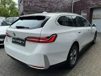 Gebraucht BMW 520 Sport Line 197 PS (144 kW) 2024 Weiß Kombi