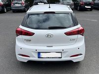 Gebraucht Hyundai i20 75 PS (55 kW) 2018 Weiß Limousine