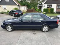 Gebraucht Mercedes C180 122 PS (89 kW) 1995 Blau Limousine