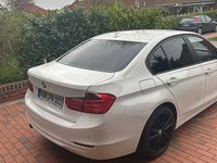 Gebraucht BMW 318 143 PS (105 kW) 2014 Weiß Limousine