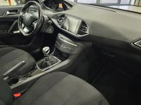 Gebraucht Peugeot 308 Active 125 PS (91 kW) 2014 Rot Limousine