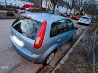 Gebraucht Ford Fiesta Ghia 69 PS (50 kW) 2006 Blau Kleinwagen