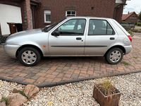 Gebraucht Ford Fiesta 60 PS (44 kW) 1999 Silber Kleinwagen