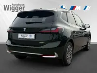 Neu BMW 218 Active Tourer Luxury Line 136 PS (100 kW) 2026 Gruen Van / Kleinbus