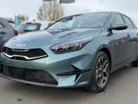 Neu Kia Ceed 140 PS (102 kW) 2025 Grau Kleinwagen