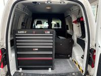 Second-hand VW Caddy 102 CP (75 kW) 2016 Alb Monovolum