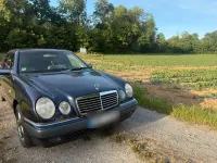 Gebraucht Mercedes E280 1998 Blau Limousine