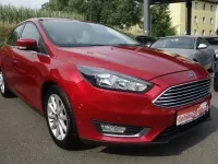 Gebraucht Ford Focus Titanium 125 PS (91 kW) 2015 Rot Limousine