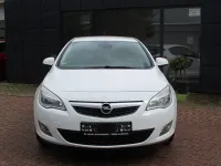 Gebraucht Opel Astra Edition 101 PS (74 kW) 2012 Weiß Limousine