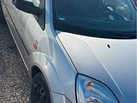 Second-hand Ford Fiesta 69 CP (50 kW) 2005 Argintiu Hatchback