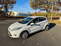 Gebraucht Ford Fiesta Titanium 95 PS (69 kW) 2012 Weiß Limousine