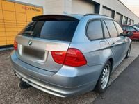 Gebraucht BMW 320 2010 Blau Kombi