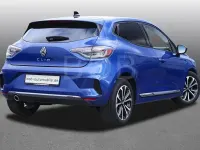 Używany Renault Clio V Techno 91 KM (66 kW) 2025 Niebieski Sedan/Limuzyna