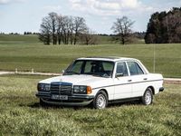 Gebraucht Mercedes E230 131 PS (96 kW) 1984 Weiß Limousine