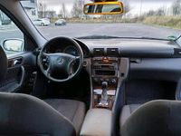 Second-hand Mercedes C200 163 CP (119 kW) 2004 Argintiu Break