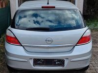 Second-hand Opel Astra 105 CP (77 kW) 2004 Argintiu Berlinǎ