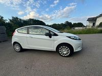 Gebraucht Ford Fiesta Style 60 PS (44 kW) 2012 Weiß Kleinwagen