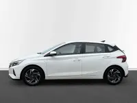 Gebraucht Hyundai i20 Trend 101 PS (74 kW) 2023 Weiss Kleinwagen