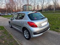 Gebraucht Peugeot 207 95 PS (69 kW) 2008 Silber Limousine