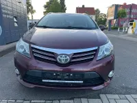 Gebraucht Toyota Avensis Life 150 PS (110 kW) 2014 Rot Kombi