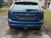 Gebraucht Ford Focus 105 PS (77 kW) 2009 Blau Kleinwagen