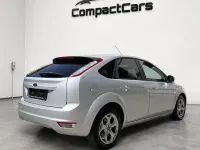 Gebraucht Ford Focus 125 PS (91 kW) 2010 Silber Limousine