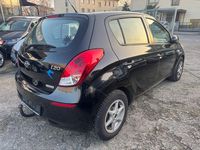 Gebraucht Hyundai i20 Edition 75 PS (55 kW) 2013 Schwarz Kleinwagen
