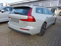 Gebraucht Volvo V60 Core 197 PS (144 kW) 2024 Grau Kombi