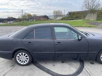 Gebraucht Mercedes E200 Classic 163 PS (119 kW) 2001 Schwarz Limousine