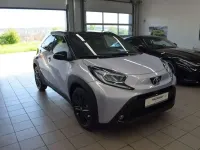 Neu Toyota Aygo X Edition 72 PS (52 kW) 2026 Light purple silver/night sky SUV
