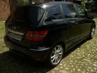 Gebraucht Mercedes B180 116 PS (85 kW) 2011 Schwarz Van / Kleinbus