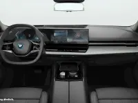 Gebraucht BMW 530e 190 PS (139 kW) 2024 Saphirschwarz Kombi
