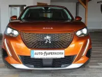 Gebraucht Peugeot e-2008 Active 100 kW (136 PS) 2021 Orange SUV