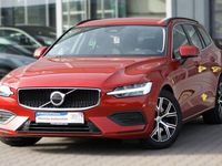 Gebraucht Volvo V60 Core 163 PS (119 kW) 2022 Fusion red metallic Kombi
