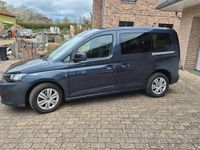 Second-hand VW Caddy 114 CP (83 kW) 2023 Albastru Monovolum