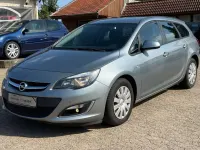 Gebraucht Opel Astra Edition 95 PS (69 kW) 2014 Silbersee/silver lake Kombi