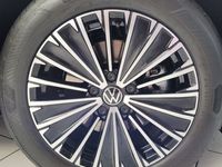 Gebraucht VW Passat Elegance 150 PS (110 kW) 2024 Grau Kombi