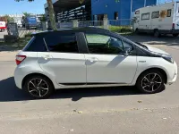 Gebraucht Toyota Yaris Hybrid Style 73 PS (53 kW) 2018 Weiß Limousine