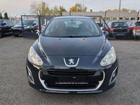 Gebraucht Peugeot 308 Active 111 PS (81 kW) 2012 Blau Limousine