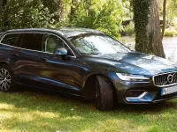 Gebraucht Volvo V60 Inscription 190 PS (139 kW) 2019 Blau Kombi