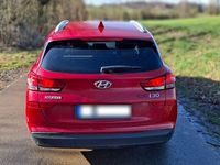 Gebraucht Hyundai i30 Trend 99 PS (72 kW) 2018 Rot Kombi
