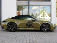 Neu Porsche 992 541 PS (397 kW) 2026 Grün Cabrio