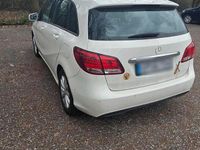 Gebraucht Mercedes 200 136 PS (100 kW) 2016 Weiß Limousine