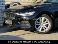Gebraucht Volvo V60 Momentum 150 PS (110 kW) 2018 Schwarz Kombi
