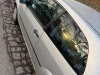 Gebraucht Ford Fiesta 68 PS (50 kW) 2004 Silber Kleinwagen