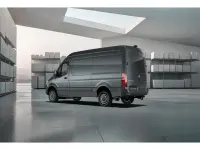 Gebraucht Mercedes Sprinter 190 PS (139 kW) 2025 Grau Van