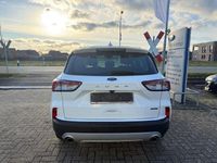 Gebraucht Ford Kuga Titanium 152 PS (111 kW) 2022 Frostweiß SUV