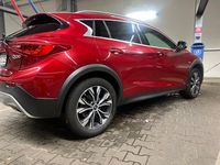 Gebraucht Infiniti QX30 170 PS (125 kW) 2016 Rot SUV