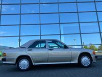 Gebraucht Mercedes 190 170 PS (125 kW) 1986 Silber Limousine