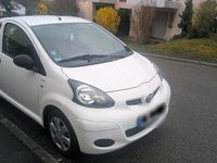 Gebraucht Toyota Aygo 68 PS (50 kW) 2010 Weiß Kleinwagen